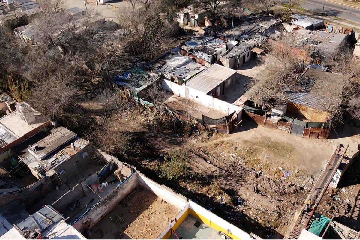 Operativo masivo de limpieza de un macrobasural en Villa El Chaparral. (Gentileza)