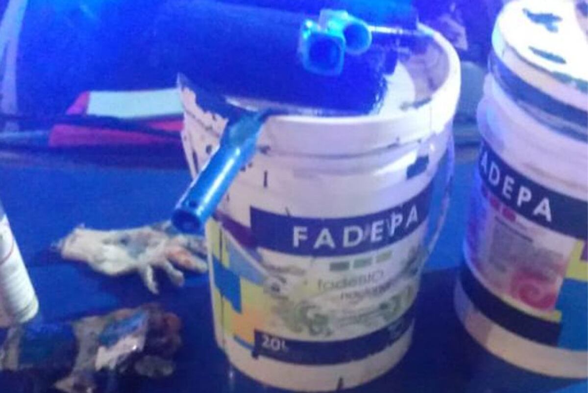 Los tachos de pintura. (Policía de Córdoba)