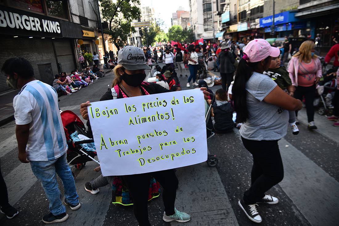 Corte de calles y puentes Piquetes piqueteros
bloqueos en tres puentes, en hora pico de ingreso al centro de Córdoba
Viernes 19 Noviembre 2021
Fotografía José Gabriel Hernández