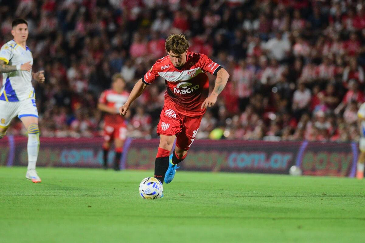 Instituto vs. Rosario Central, este viernes en Alta Córdoba. (José Gabriel Hernández / La Voz)