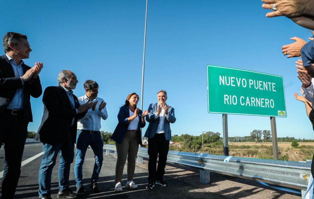 Habilitación. El río Carnero, cerca de Jesús María, ahora tiene dos puentes. (Gobierno de Córdoba)
