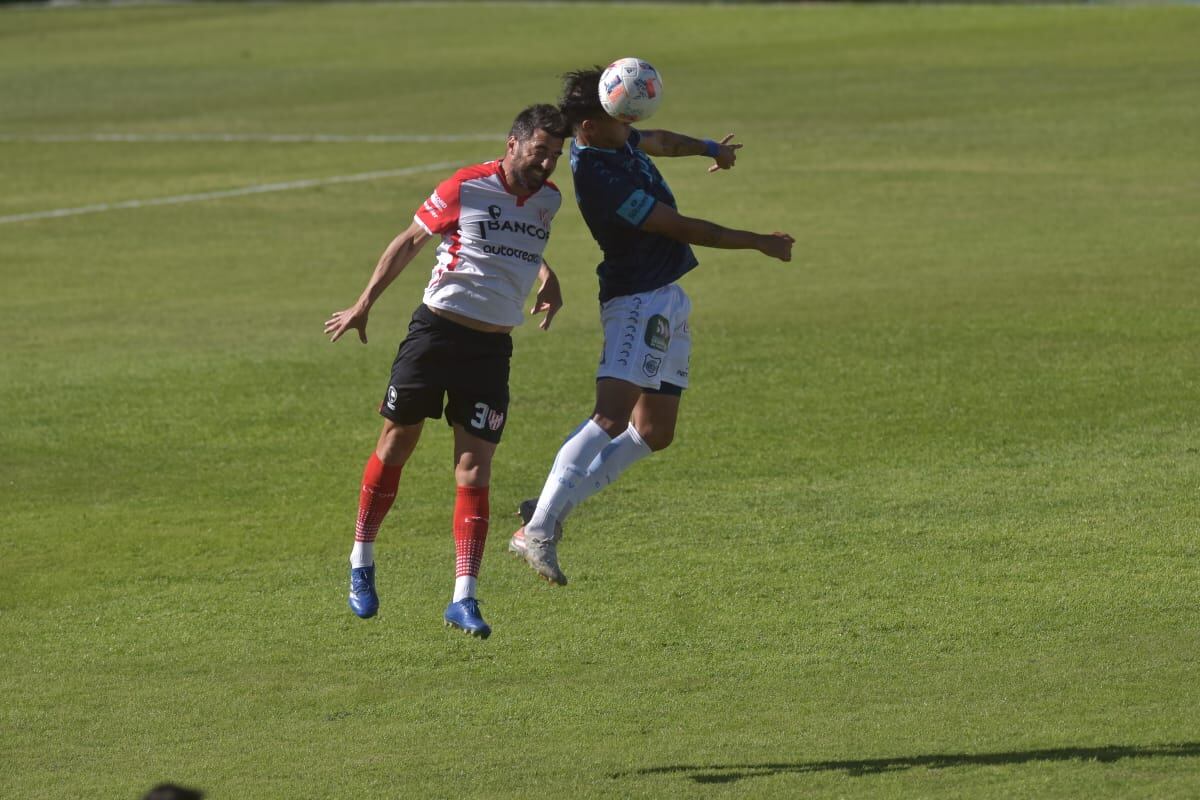 El defensor Facundo Erpen está en un bajo nivel y se notó nuevamente ante Gimnasia de Jujuy. (Facundo Luque / La Voz).