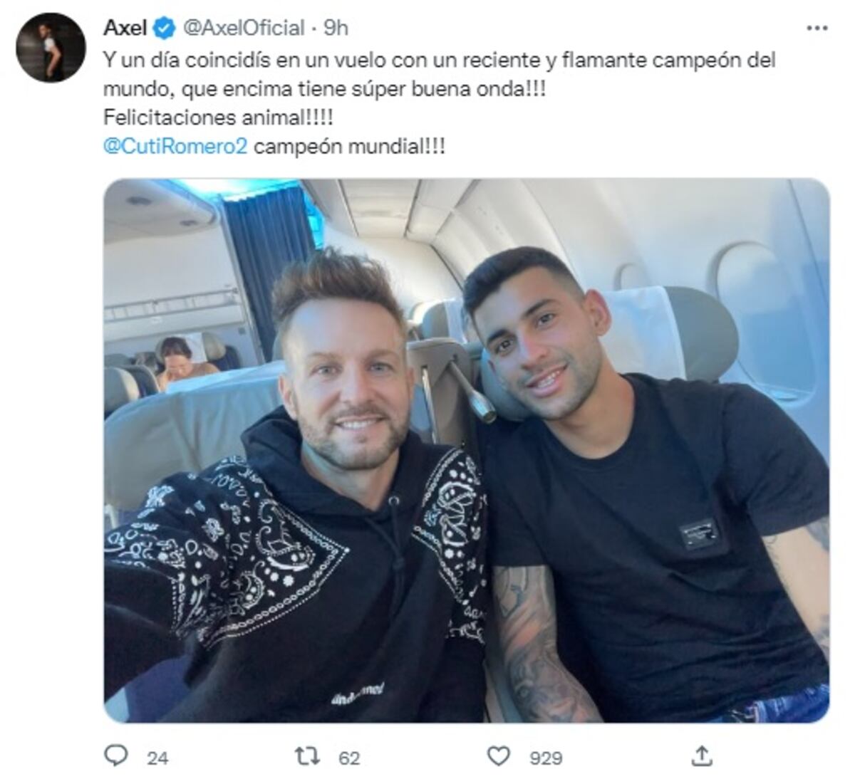 Cuti Romero y Axel juntos en un avión (Captura de pantalla)