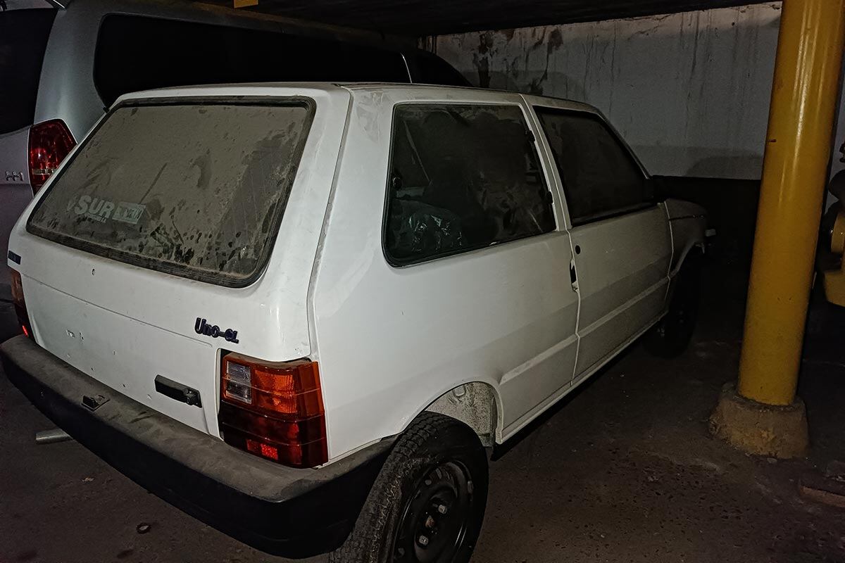 Los dos Fiat Uno que se encontraron impecables en el galpón de una exconcesionaria Sevel. (Autotest)