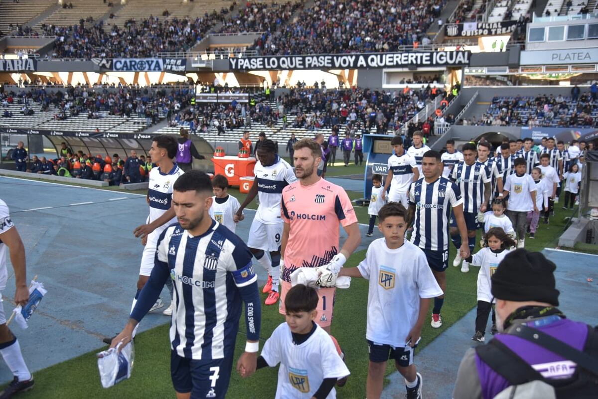 Talleres ante Gimnasia en el Kempes. (Facundo Luque/La Voz).