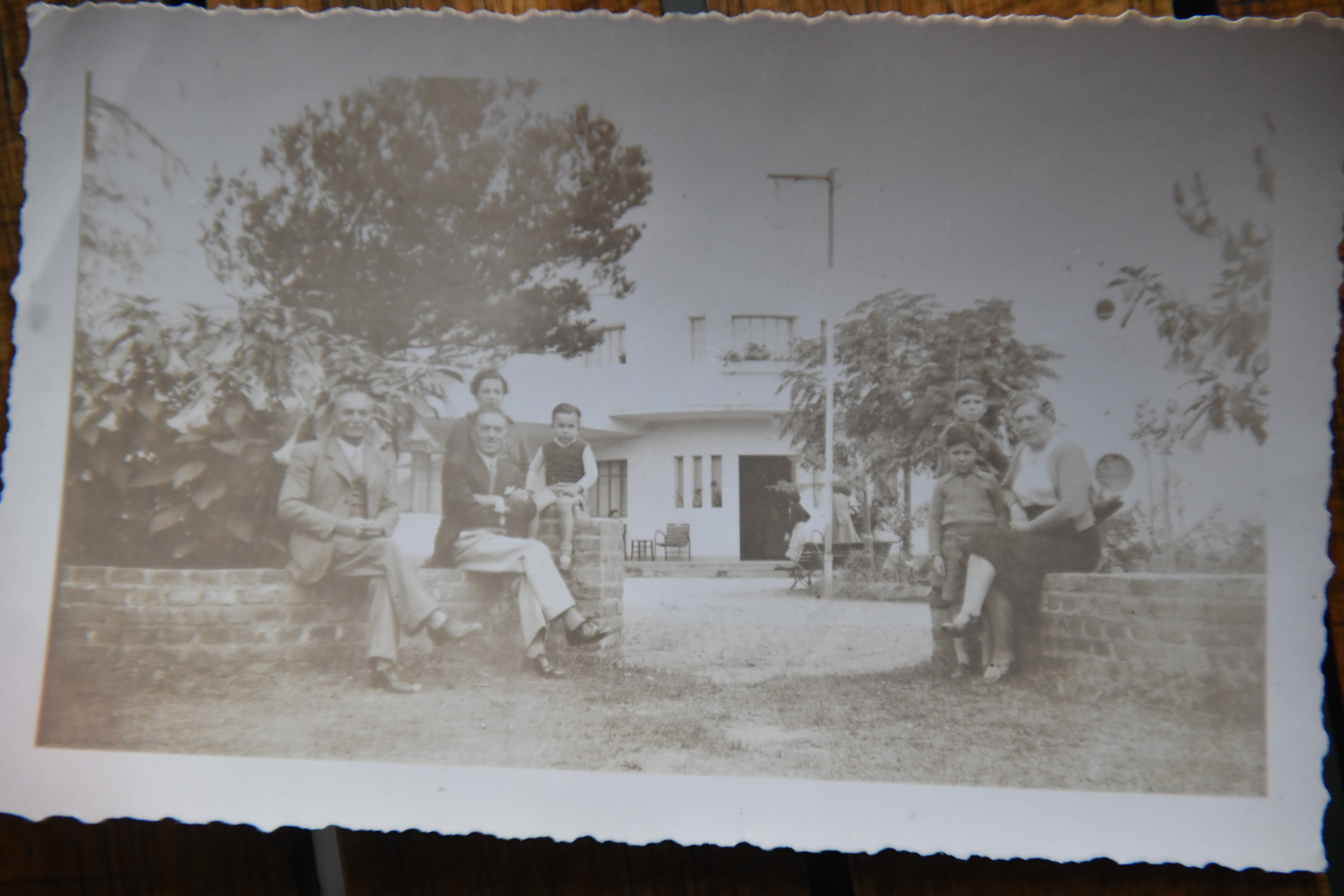 El Hotel Maluf es un histórico punto turístico de la década de 1930 en Villa Allende que está abandonado hace años. Historias de vida recuperadas por nietos y bisnietos de los fundadores.