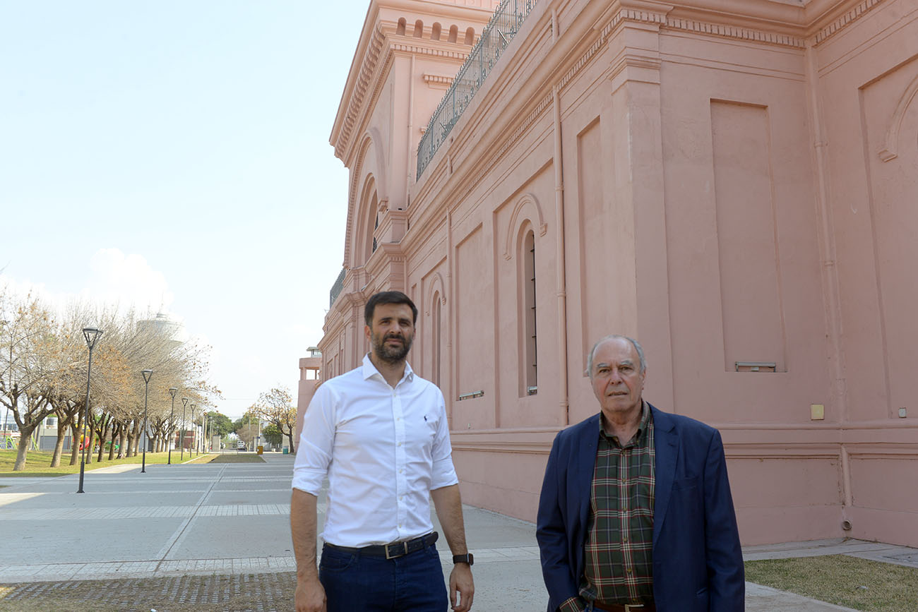 El director de Arquitectura provincial, Manuel Grahovac, y el ministro de Obras Públicas, Ricardo Sosa. (José Gabriel Hernández / La Voz)