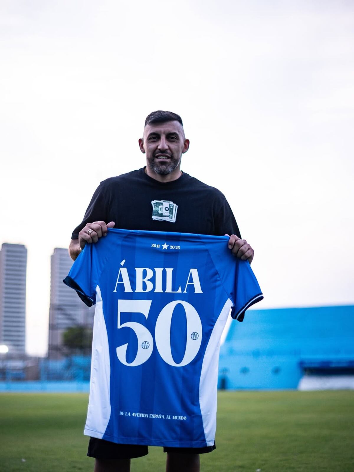 Ramón Wanchope Ábila y su presentación en Estudiantes de Río Cuarto. (Prensa Estudiantes)