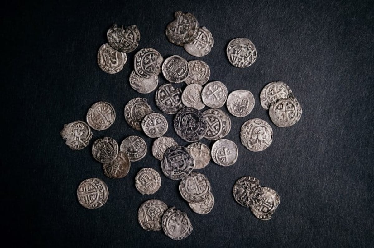 En lo hallado había 39 monedas de plata. Foto: Reuter