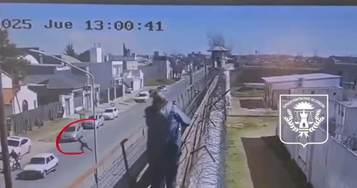Arrojaron dos paquetes sospechosos a la cárcel de Río Cuarto y fueron descubiertos: eran celulares 