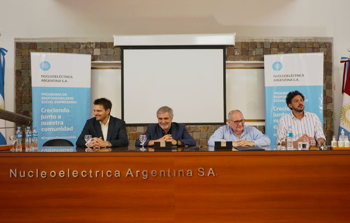 El acto por el convenio entre Nucleoeléctrica Argentina, el Ministerio de Educación y la Secretaría de Ambiente de Córdoba y el municipio de Embalse (Nasa)