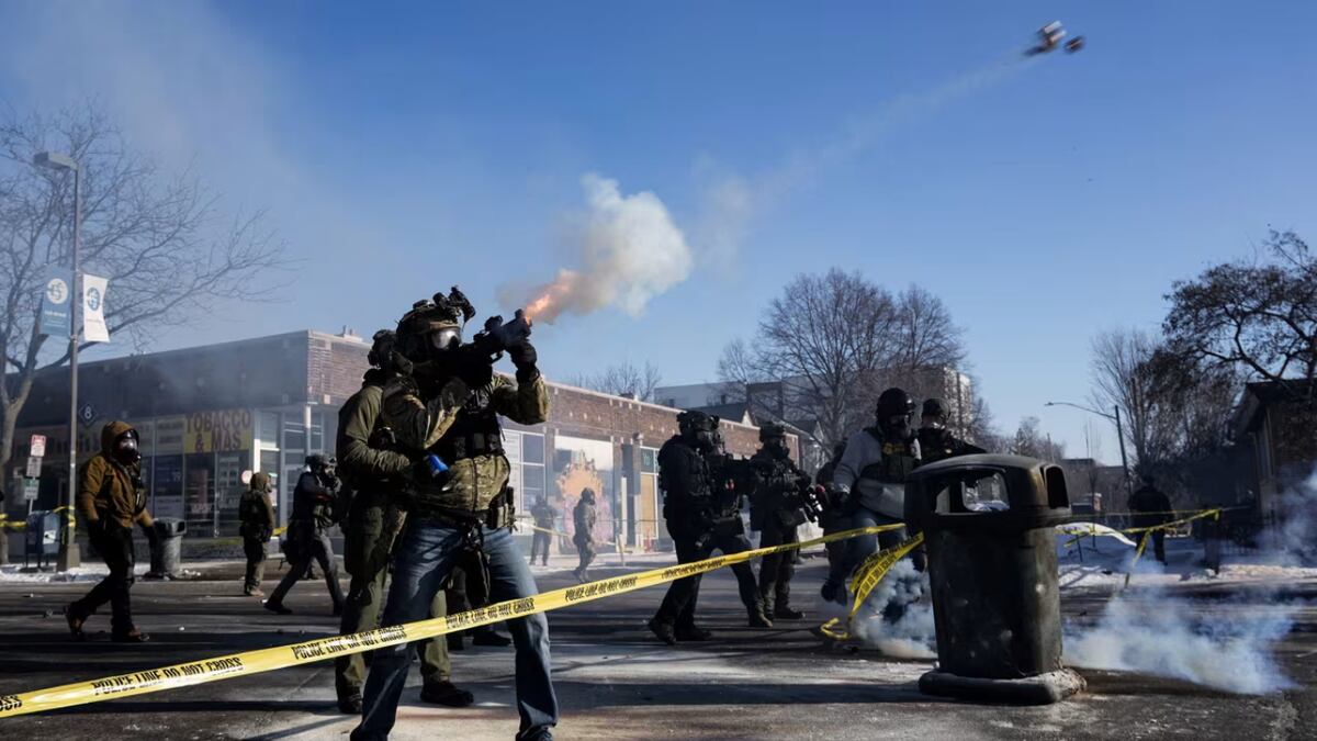 El ICE mató a un ciudadano estadounidense durante protestas contra redadas migratorias en Minneapolis (AP)