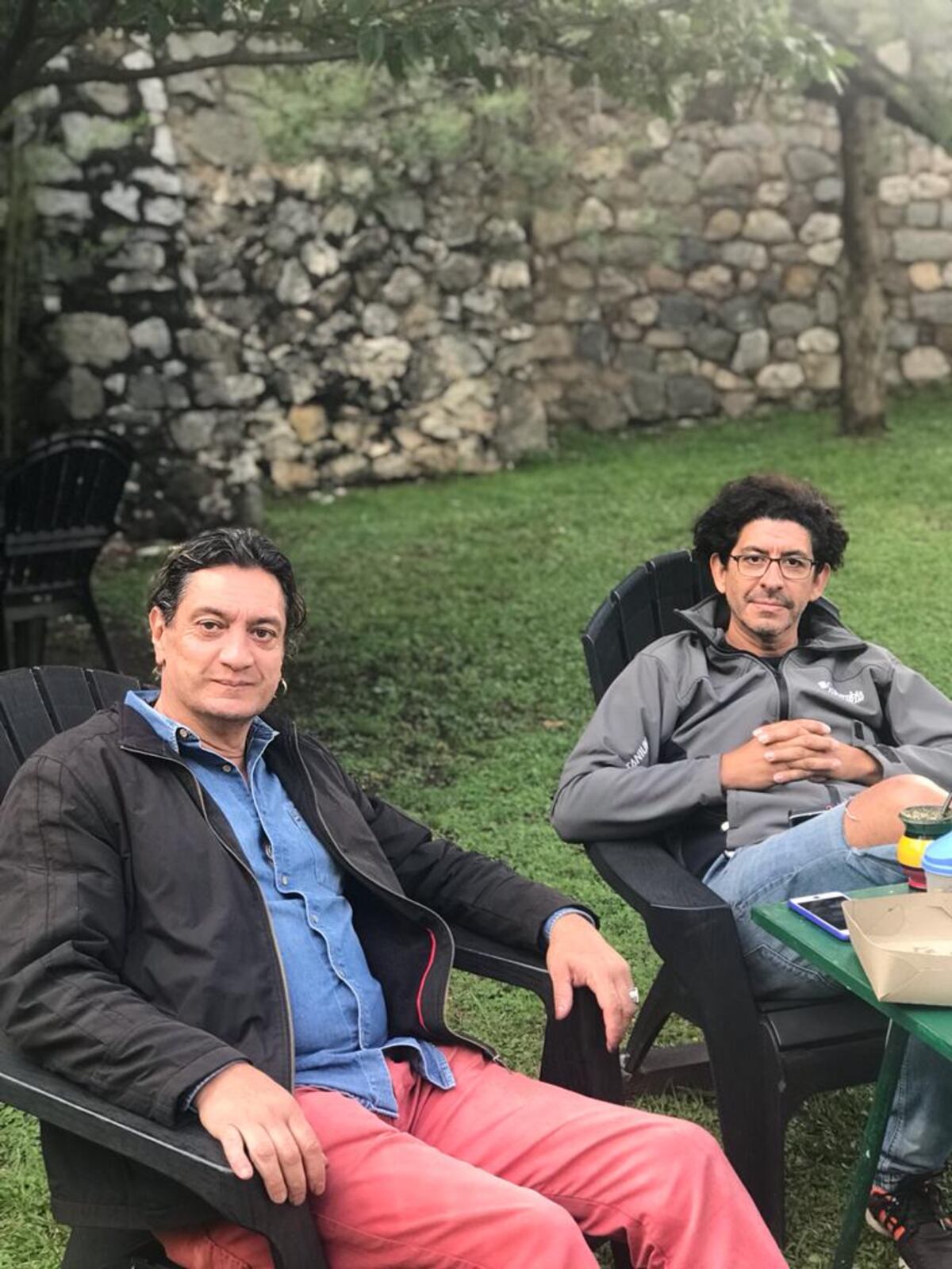 FRANCO Y ENRIQUE. Son pareja desde hace nueve años y hace casi tres que son papás de un niño de 11 años al que adoptaron. Denuncian que fueron discriminados en un hotel de La Falda por su orientación sexual.