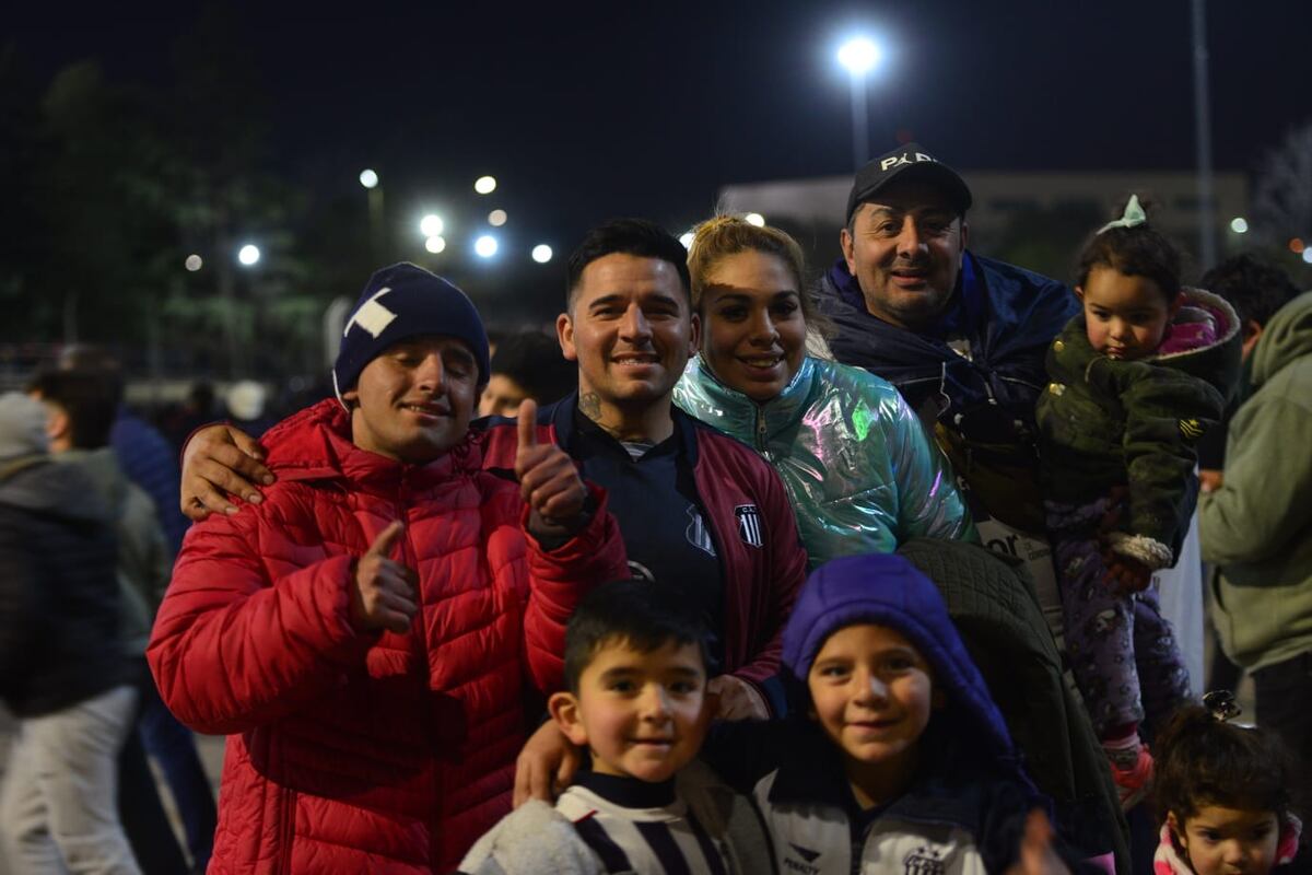Las y los Cara 'e Cancha de Talleres en la previa del partido con Vélez por la Copa Libertadores. (Facundo Luque y Javier Ferreyra)
