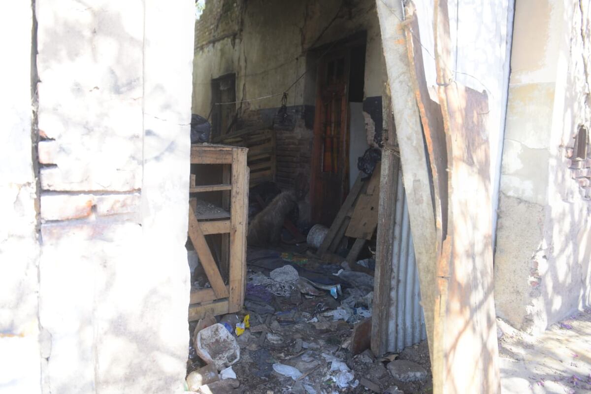 Trágico incendio en Pueyrredón. Murieron un abuelo y sus dos nietos. (José Gabriel Hernández/La Voz)