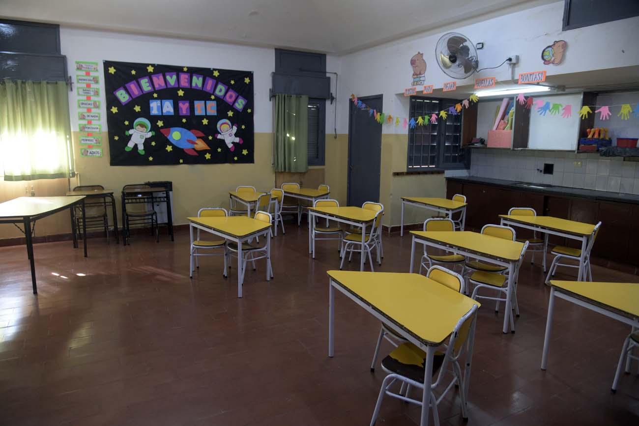 Las aulas preparadas para recibir a los estudiantes. (Ramiro Pereyra / La Voz)