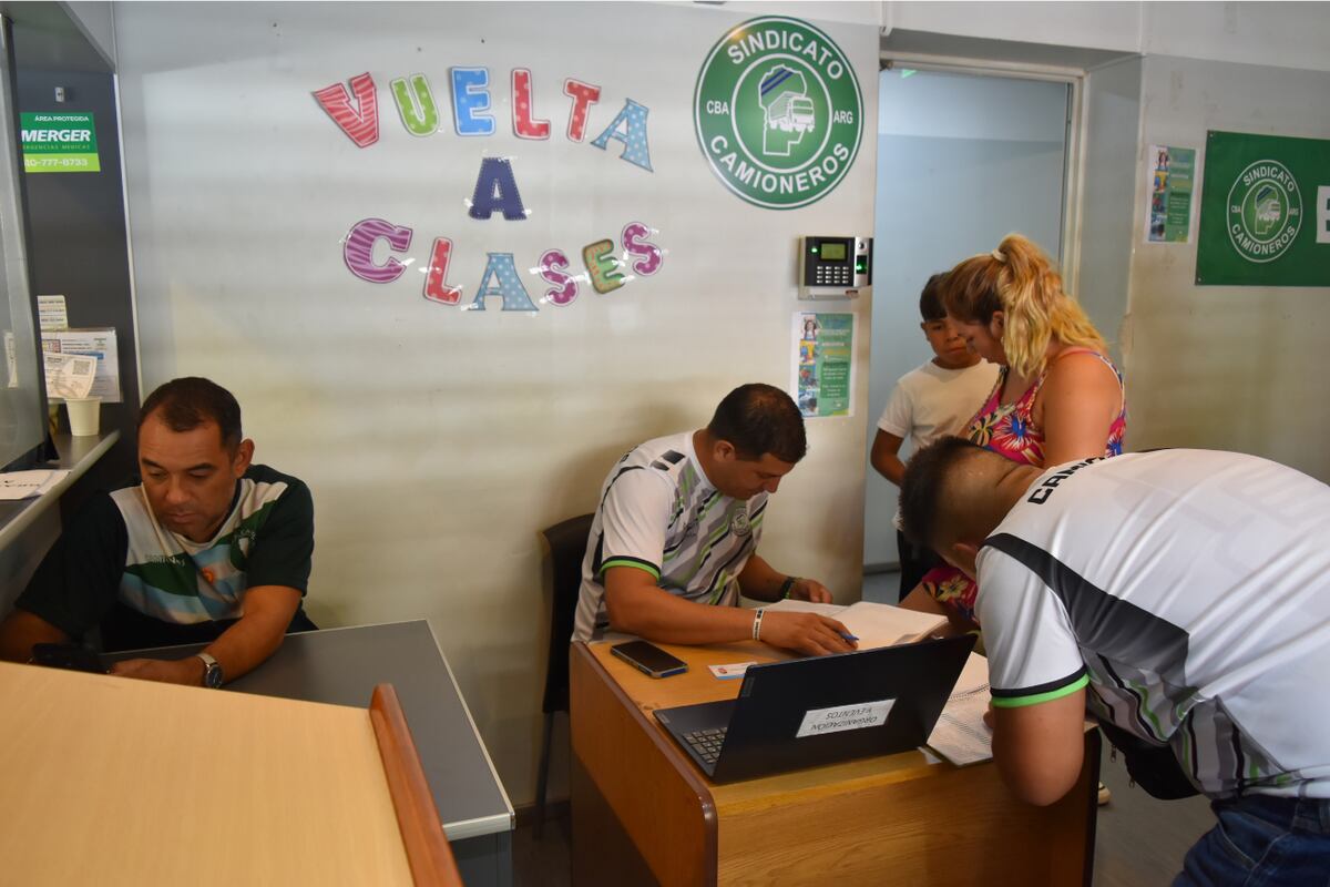 Sede del Sindicato de Camioneros de Córdoba donde se entregan los kits escolares.