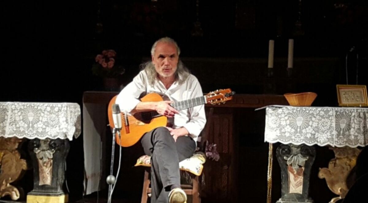 Horacio en el santuario Madonna del Sasso, Italia, donde llevó la música argentina invitado por otro cordobés, Carlos Buschini.