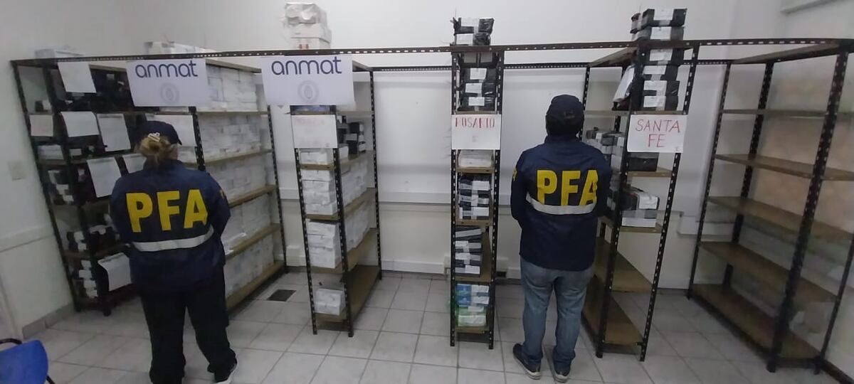 Allanamientos y secuestro de fentalino contaminado. (PFA)
