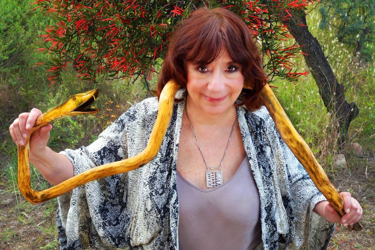 Predicciones para Argentina y los signos del horóscopo chino en el año de la Serpiente de Madera, según Ludovica Squirru. (Gentileza Claudio Herdener)