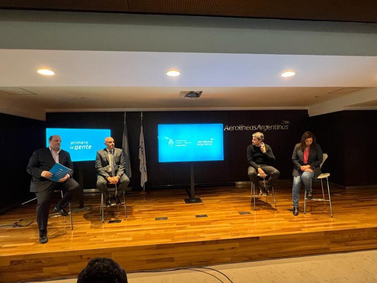 Aerolíneas Argentinas confirmó que seguirán vuelos internacionales que unen destinos argentinos con San Pablo. (Foto: Silvia Alegre)