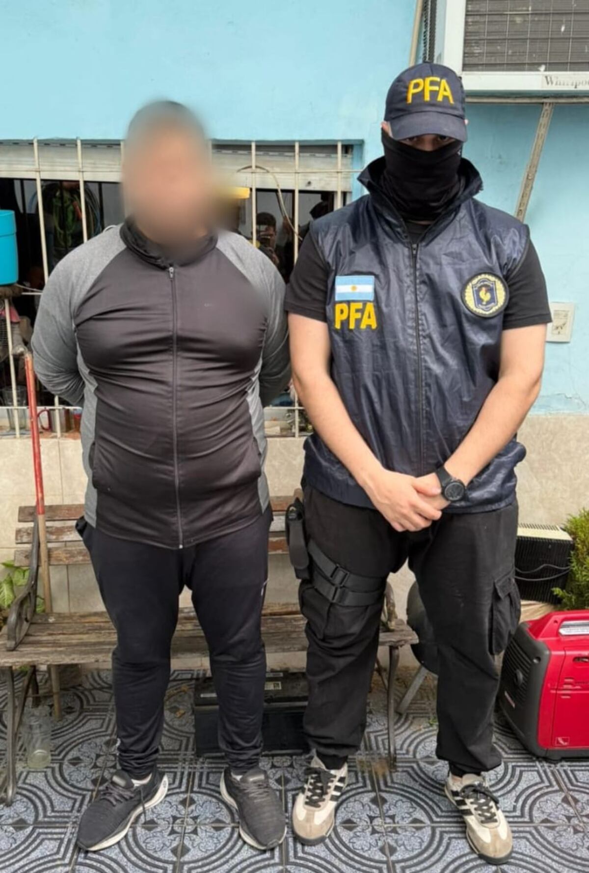 Detenidos y secuestro de dinero falso. (PFA)
