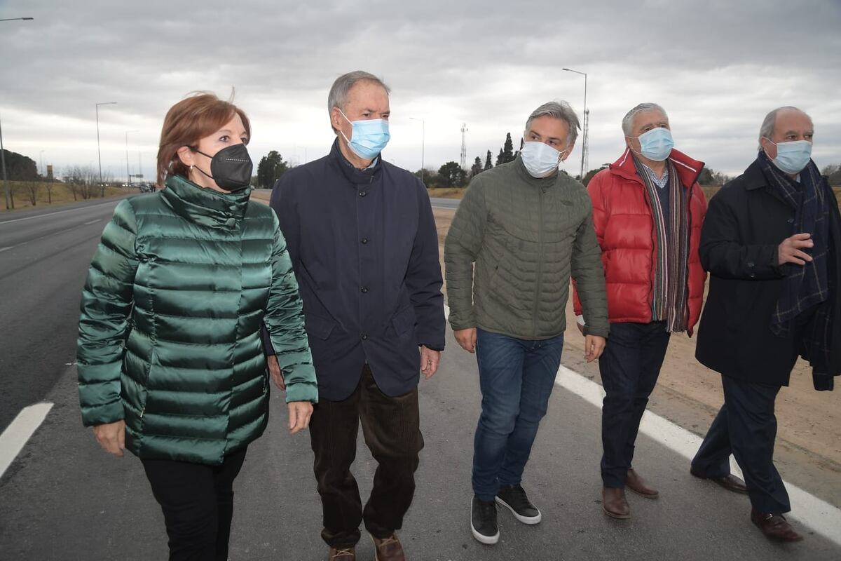 En campaña. El gobernador Schiaretti y el intendente Llaryora le dan un fuerte respaldo a las precandidatas de Hacemos por Córdoba. (Prensa Hacemos por Córdoba)