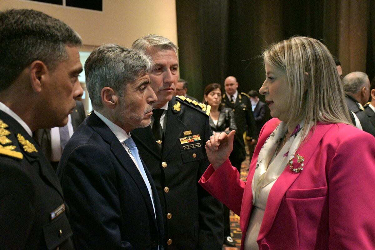 Juan Pablo Quinteros dialogoa con la cordobesa Alejandra Monteoliva, secretaria de Seguridad nacional. (La Voz)