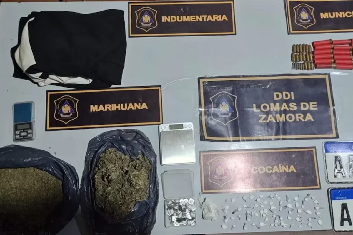 Detuvieron a un padre por filmar a su hijo de 9 años fumando marihuana junto a drogas y armas. (Gentileza)