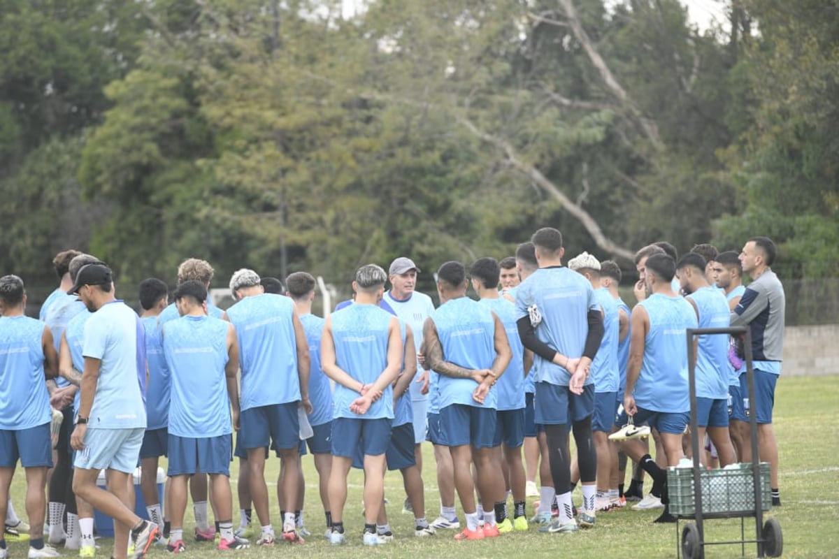 Héctor Arzubialde y su primer día como técnico de Racing. (Javier Ferreyra / La Voz).