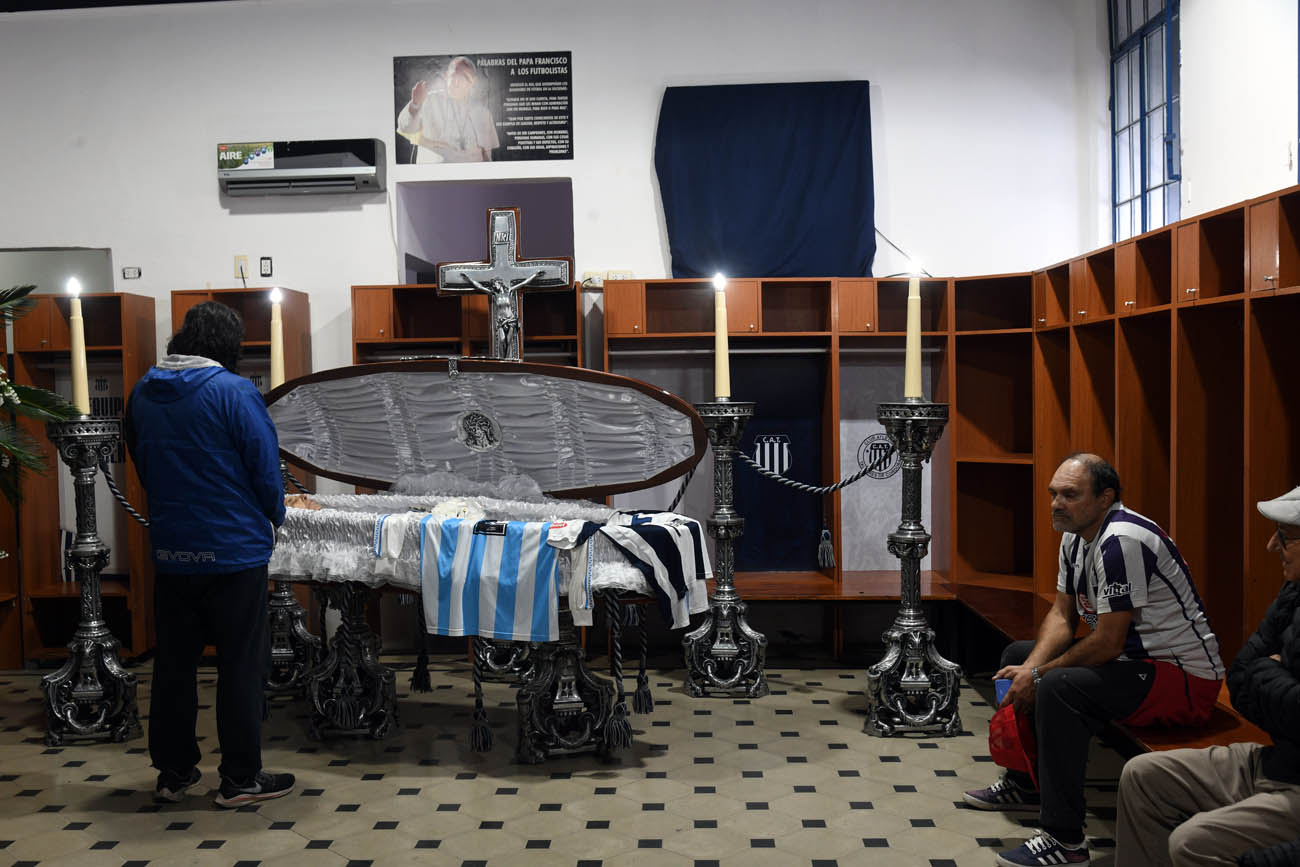 Velorio de Luis Adolfo Galvan en la Boutique de Barrio Jardin (Ramiro Pereyra/La Voz)