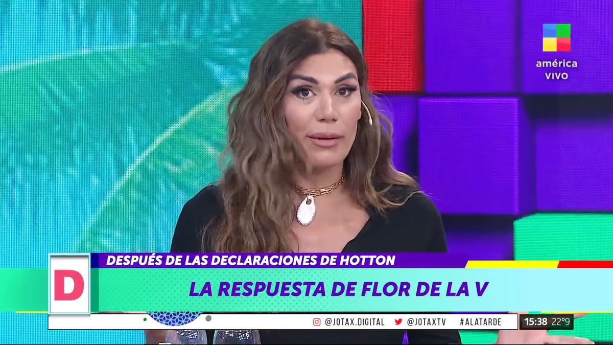 Flor de la V es panelista en A la tarde. 