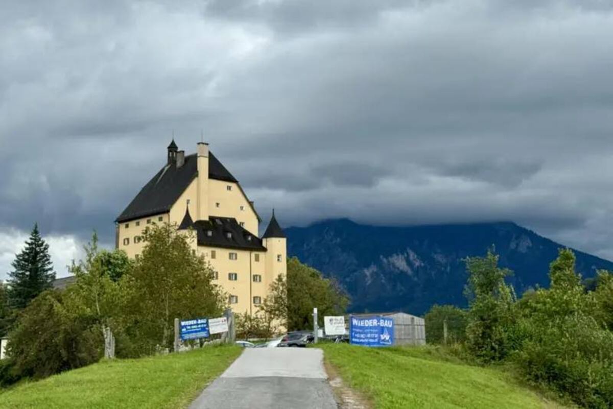 El monasterio Schloss Goldenstein, un castillo ubicado en Elsbethen, al sur de Salzburgo. (BBC)