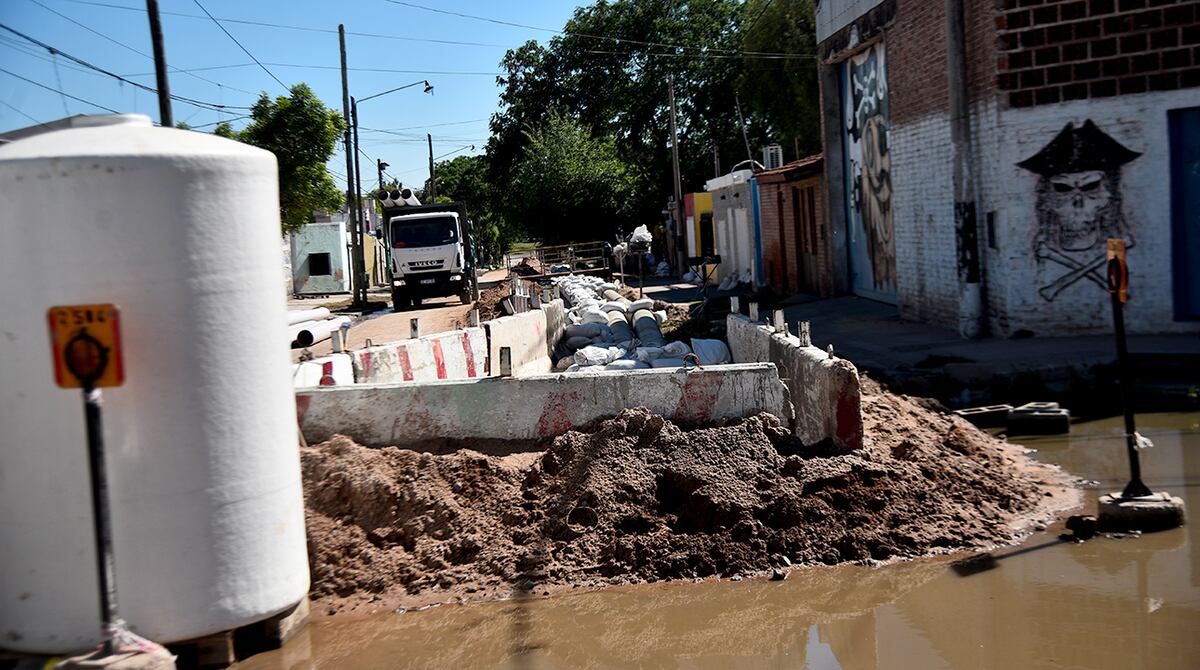 paez molina y la tablada Obras y limpieza en Villa Paéz por desbordes cloacales. Foto: Pedro Castillo