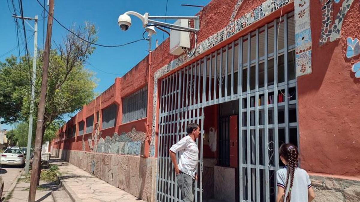 Robaron ocho veces en una escuela en Córdoba.