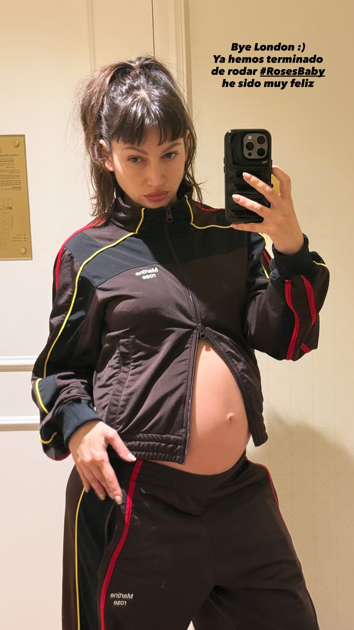 Úrsula Corberó mostró su panza a una semana de haber confirmado su embarazo junto a Chino Darín. (Instagram @ursulolita)