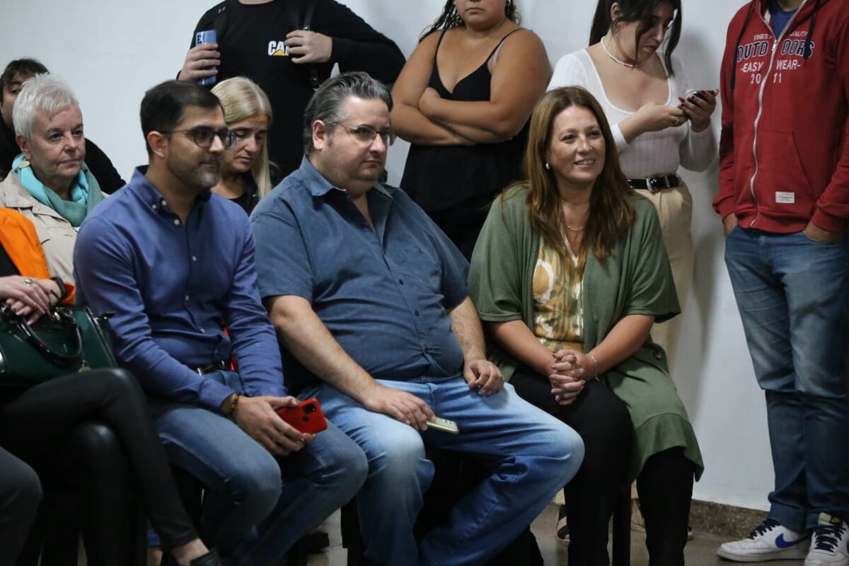 Paola Nanini, junto al actual intendente, de Colonia Caroya en el acto de lanzamiento.