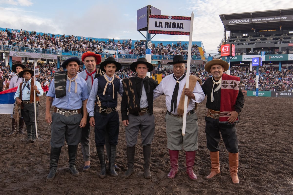 Diego Rionda (el primero de la izquierda) junto a la delegación de La Rioja (Gentileza Diego Rionda).