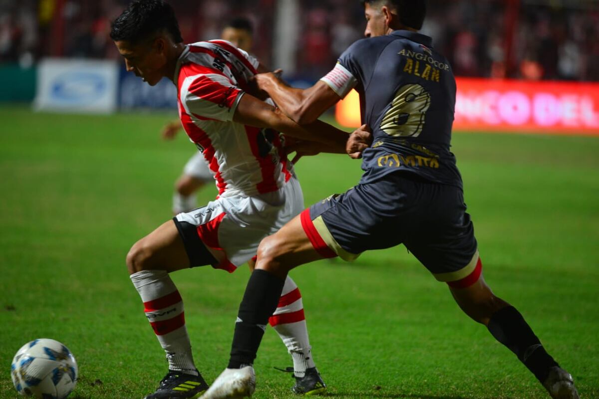Instituto recibió a Argentinos Juniors por la fecha 12 de la Zona A de la Copa de la Liga Profesional. (Nicolás Bravo / La Voz)