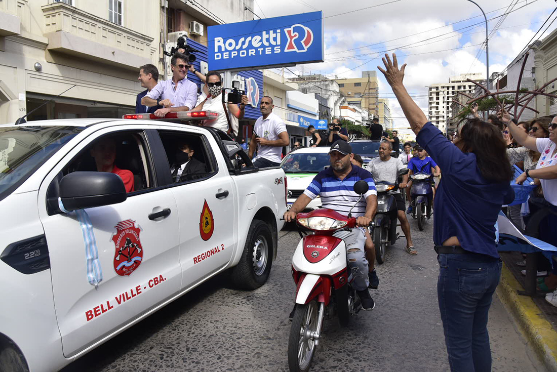 Caravana en homenaje a Mario Alberto Kempes en Bell Ville
