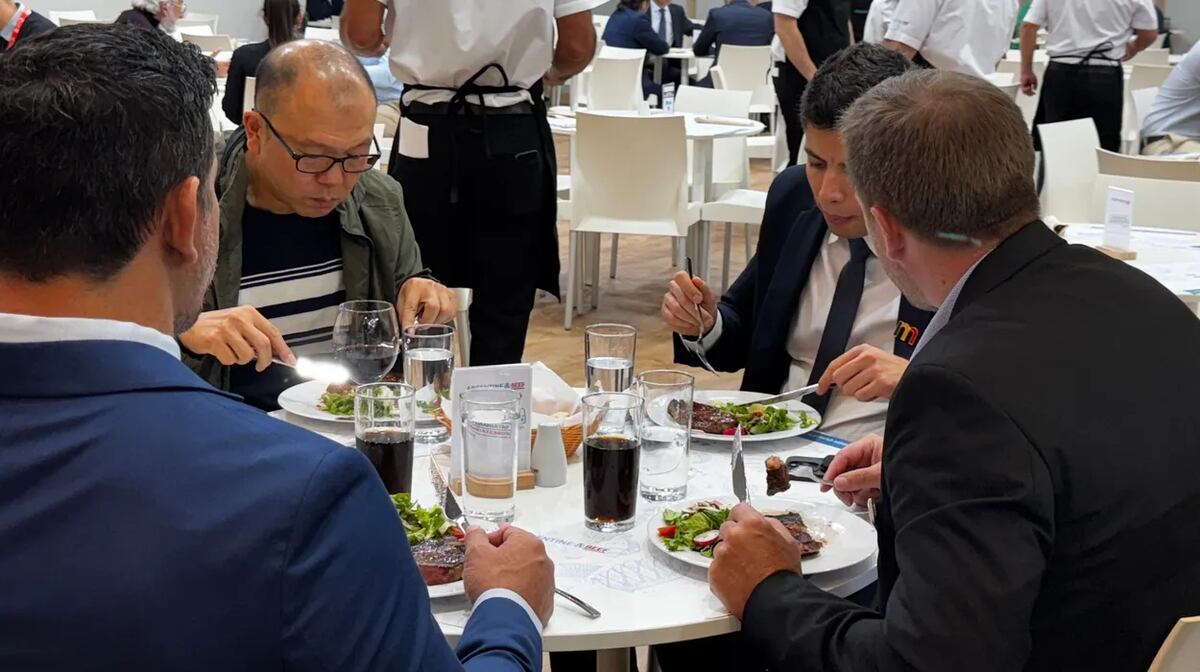 PRESENCIA. Un total de 32 frigoríficos argentinos participaron de Anuga 2025 en Colonia, donde se ratificó el buen momento de la carne argentina. (Prensa IPCVA)