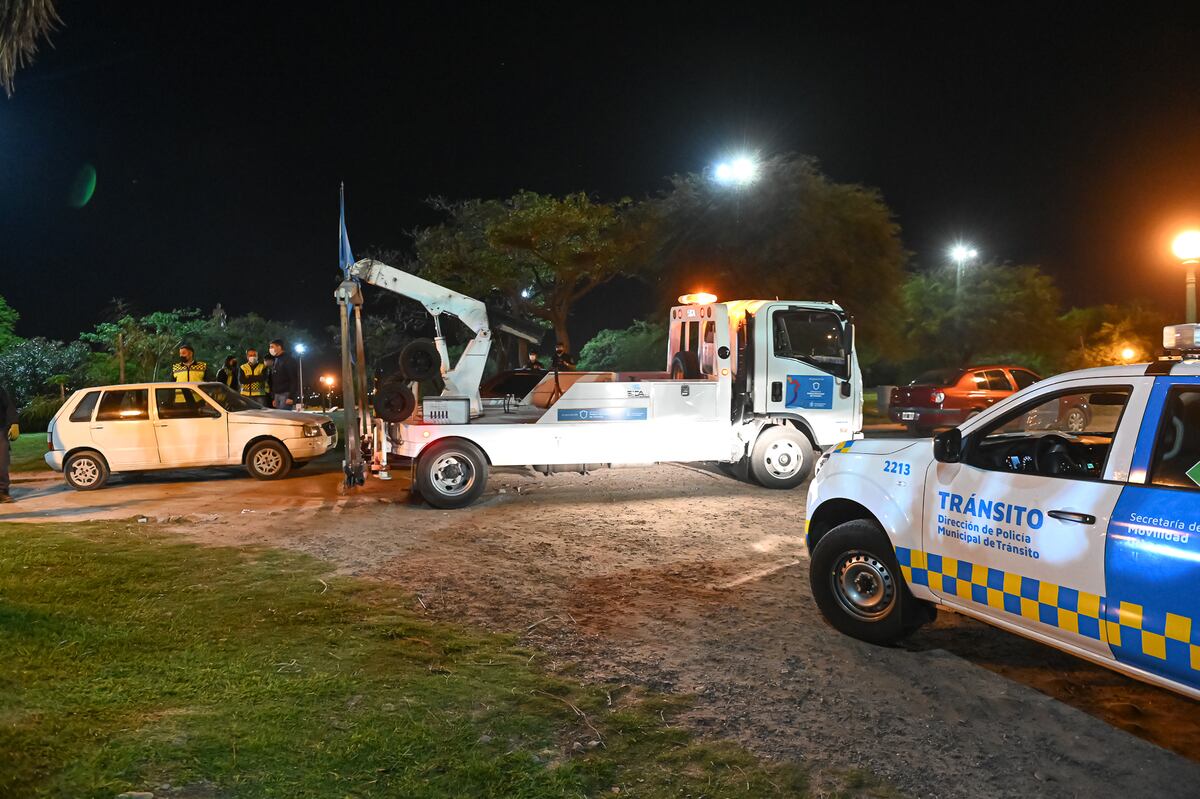 Los autos suben al Parque Autóctono y permanecen con música hasta la mañana. (Municipalidad)