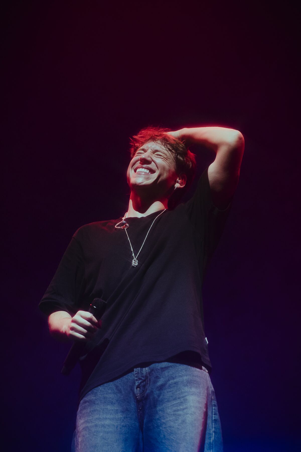 Paulo Londra, durante su reciente show en el Movistar Arena de Buenos Aires. (Gentileza Vicky Dragonetti e @irishsuarez)
