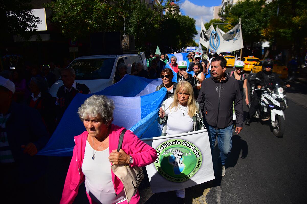 Protesta en Córdoba. Sindicatos marchan al acto central en Colón y General Paz. (Pedro Castillo / La Voz)
