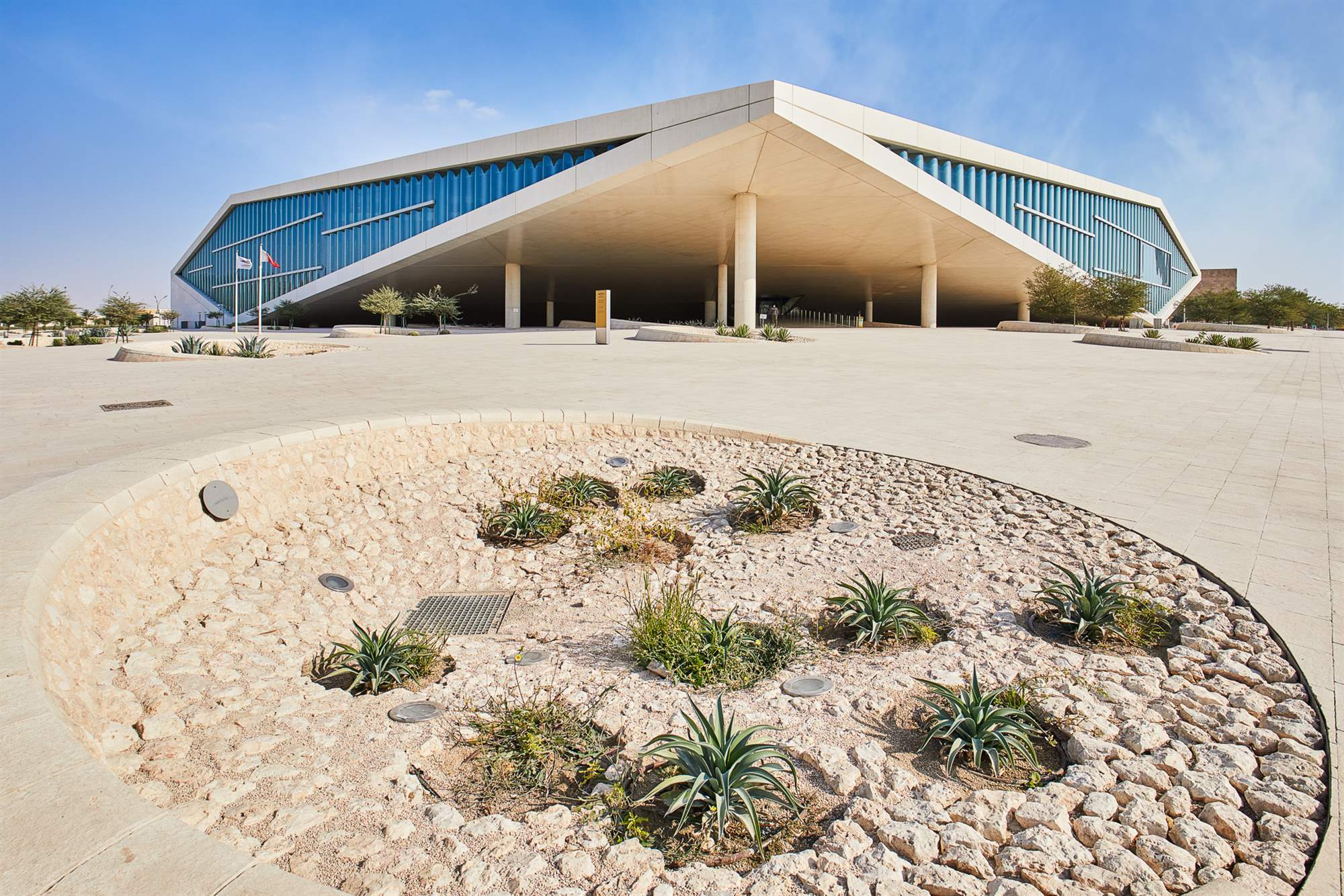 La imponente Biblioteca Nacional de Qatar en Doha.