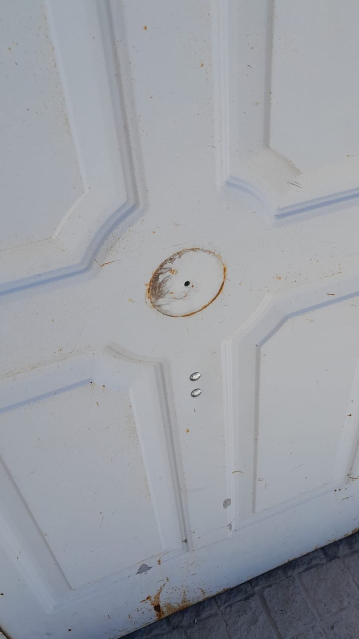 Se roban los picaportes de bronce de las casas de barrio San Martín, en Córdoba capital. (Fotos gentileza)