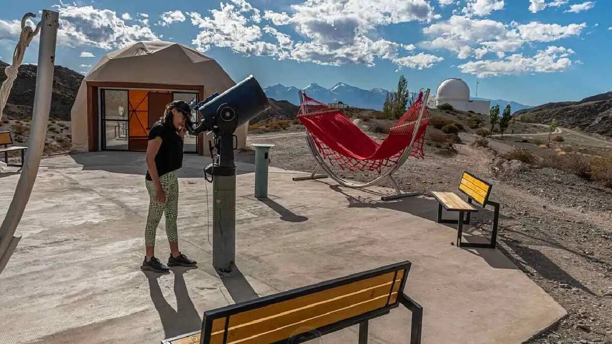 Astroturismo en San Juan: cuánto cuesta dormir bajo uno de los cielos más limpios del mundo.