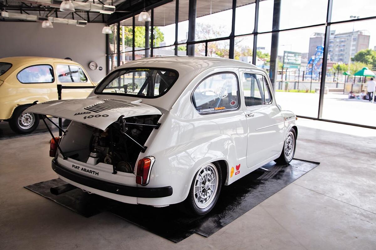 Diseñado en 1951 por Dante Giacosa, el Fiat 600 tenía un peso y dimensiones casi iguales a su antecesor, el Fiat 500.