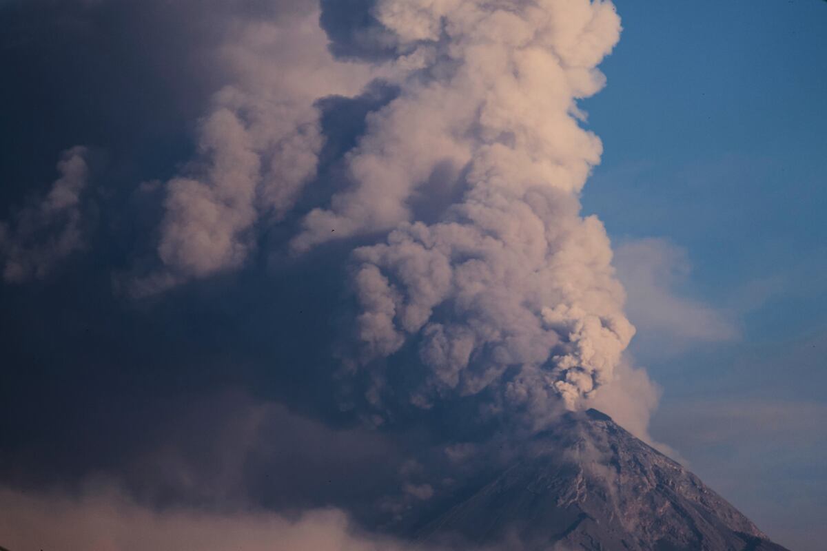 El Volcán de Fuego en Guatemala hizo erupción la madrugada del lunes. (AP / Moises Castillo)
