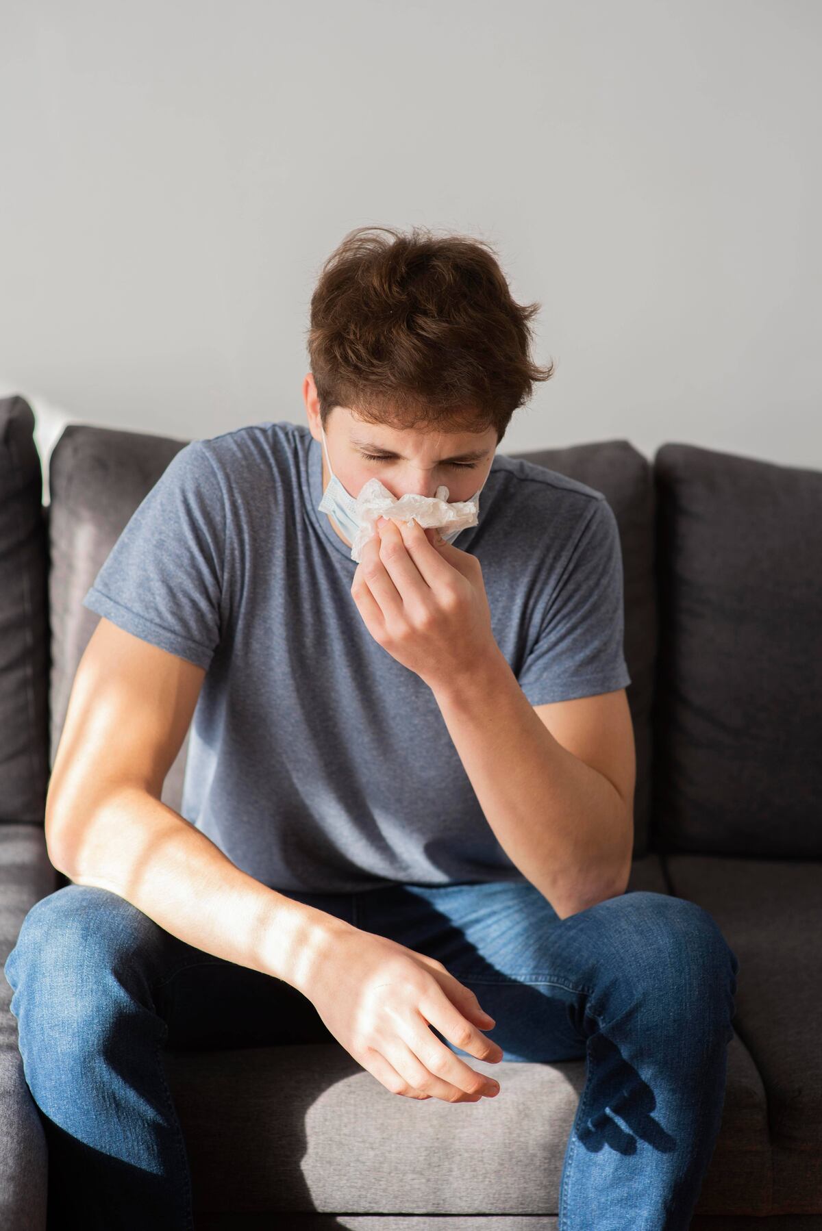 Los científicos estudian cómo el análisis de los mocos puede ayudar a prevenir enfermedades respiratorias, mejorar la respuesta inmunitaria y personalizar tratamientos médicos. (Freepik)